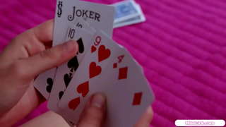 Maliit na suso ay isang real hottie sa kanyang kwarto.Ang mga ito halik at sipsipin ang mga utong bago siya licks kanyang puke.Siya facerides ang mukha sa isang 69er