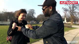 BUMS बस - #Meggie Marika - कामुक माणूस दाट तपकिरी रंगाचे केस मध्यवर्ती भाग पेरून वर बस करून विशाल काळा बूल्ला