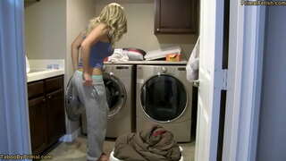 Моја маћеха Неће Рећи Мом отчиму да Смо Трахаемся