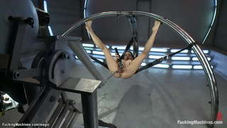 Pigtailed solo Bruneta Latina babe Sara Luvv benzi Lenjerie la ciorapi și apoi dracu &#039; mașină și devine orgasme intense în diferite poziții