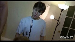 ���੍ਰਿਸ਼ਟ spectacled ਮੁੰਡਾ ਹੱਥ ਰੱਖਦਾ ਹੈ