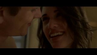 ¡Una chica extremadamente caliente follada en el sofá