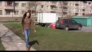 Uzano дырочка stječe debeli kurac