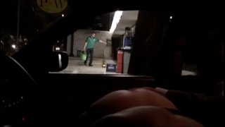 Kim Exhibicionista mostrando el culo e estra&amp;Munoz;os en el auto M&amp;Laufwerk;xxco DF