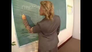 Busty učitelka šuká BBC Študent