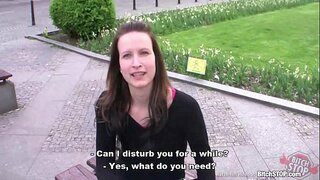 Chienne d'ARRÊT de Evelyn Lopez baise dans les toilettes publiques