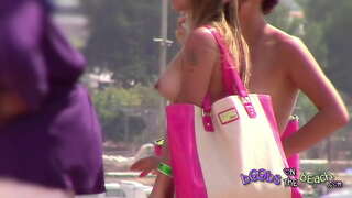 Γεια σου μωρό μου ας με τα πόδια κάτω από την παραλία typsy &amp;amp; τόπλες μαζί