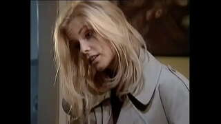 جينا وايلد الهزات رجلها بينما على الهاتف ثم يجعل له نائب الرئيس قبل أن تغادر