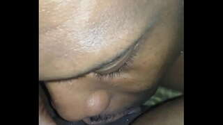 Chegando minha buceta, lambeu