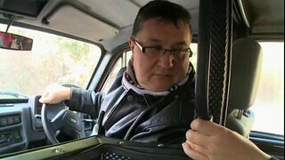 Hadjara atrap yon woulib ak yon nonm ki fin vye granmoun