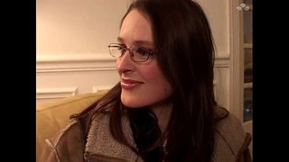 Mycket varm kåta brunett