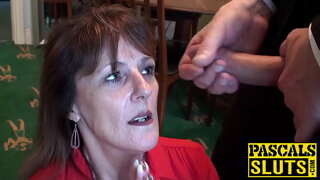 Divorciada madura señora Pandora disfruta de tener sexo sumiso