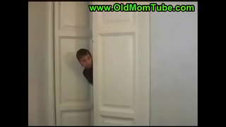 Paso mamá y su hijo de 2