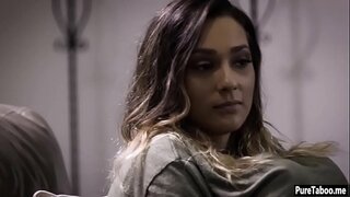 عذراء في سن المراهقة مارس الجنس من قبل شخص غريب أصدقاء العائلة الكبيرة ديك