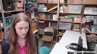 Tou de shoplyfting jèn timoun ak grann ap resevwa bang pa horny LP Ofisye Erica Lauren