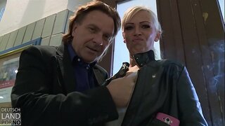 ǻ�维安*施密特瀑布，狗仔队的受害者。....