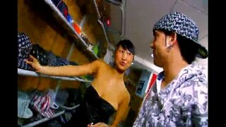 Шерон Ли зајебава са испанцем у продавници