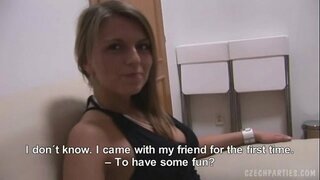 VAKKER MODELL KNULLER FOR PENGENE!