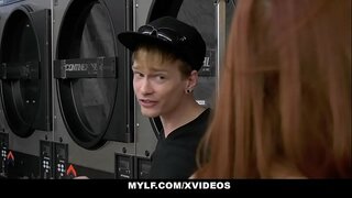 Ziqinile Twat (VannaBardot) Efumana Yakhe Clit Licked Nge MILF (SereneSiren)