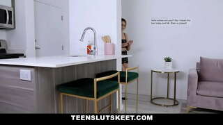 Tin-edyer nga bata nga lets fuck sa iyang kauban sa klase sa tawo nga arang ikabawi alang sa iyang mga test papers