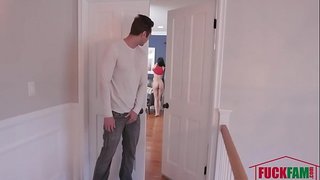 Squirts Ualach Cum Ar Leasdeirfiúr&amp;#039;s Aghaidh a Chéile Wonder