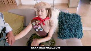 Exxxtra小-达芙妮干了巨大的鸡鸡