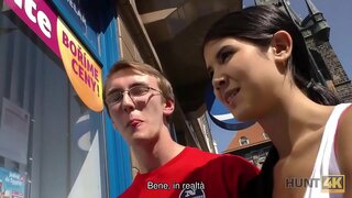 HUNT4K. Et cuckold nerd on õnnelik, et saada makstud tuss ja tema sõbranna