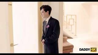 DADDY4K. Niesamowita scena seksu starego papieża i jego pięknej narzeczonej