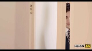 DADDY4K. Maravilhosa cena de sexo pelo velho pai e a bela noiva de