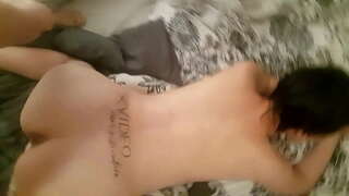 Розпусна дружина хоче кінчити на дупу