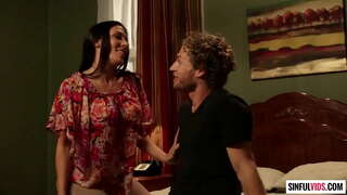 Napaljena brineta Rachel Starr sranje teško rod u 69 poziciju prije nego dobije poprskao sa spermom