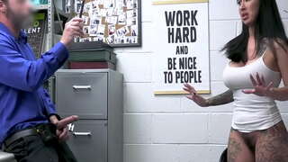 Shoplyfter спроведува лили лејн за цицање петел